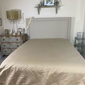 Vera Wang Cream Bedding Sheet